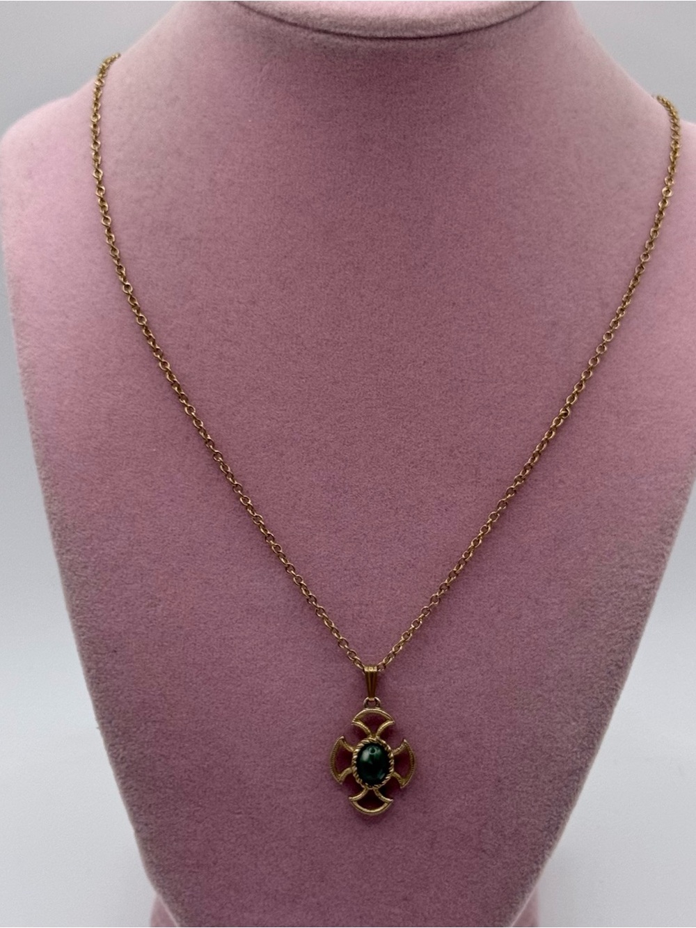 Avon Gold-Tone Necklace with Dark Green Center Stone